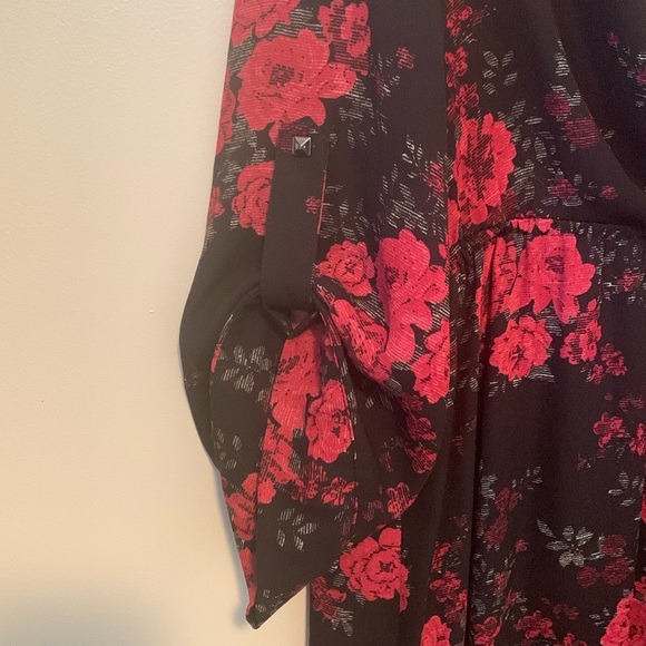 Like New Torrid Chiffon Lexie Faux Wrap Floral Tunic Blouse Size 1(1X) - Picture 6 of 9